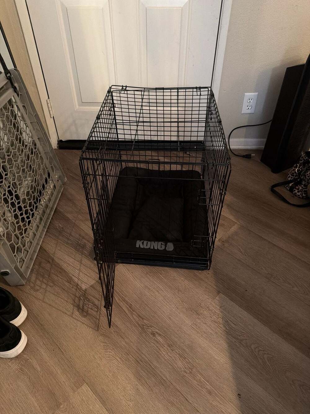 KONG Ultra-Strong Wire Dog Crate with Bedding